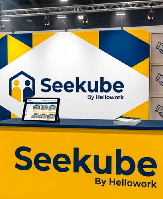 stand d'un evenement avec logo seekcube